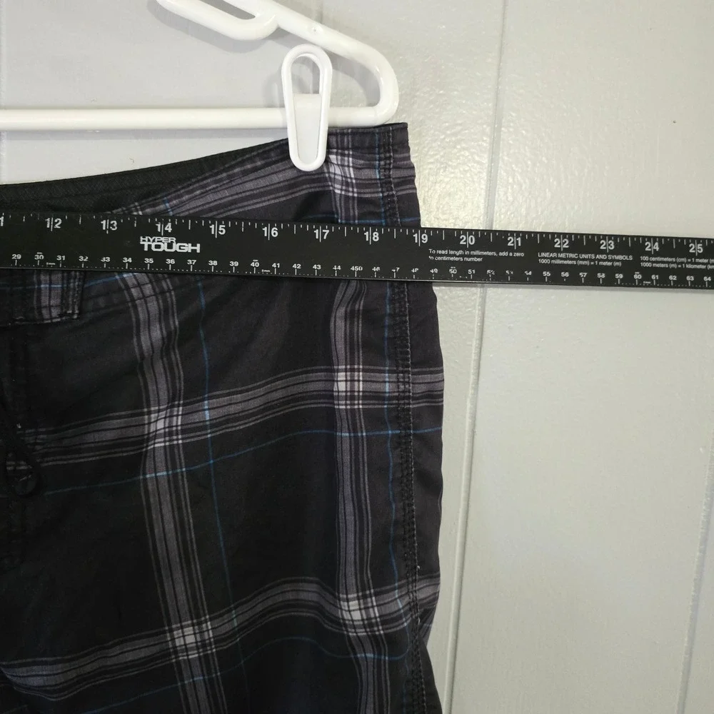 O'Neill Board Shorts Mens 38 Black Plaid Cargo Pocket Embroidered Logo Surf Swim